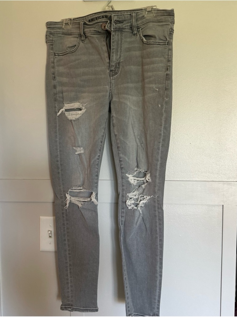 American Eagle Outfitters Gray Distressed Skinny Jeans - Women's